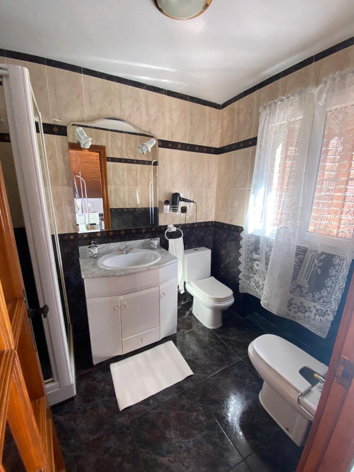 Jmca Hotel กาสโตร-อูร์เดียเลส ภายนอก รูปภาพ