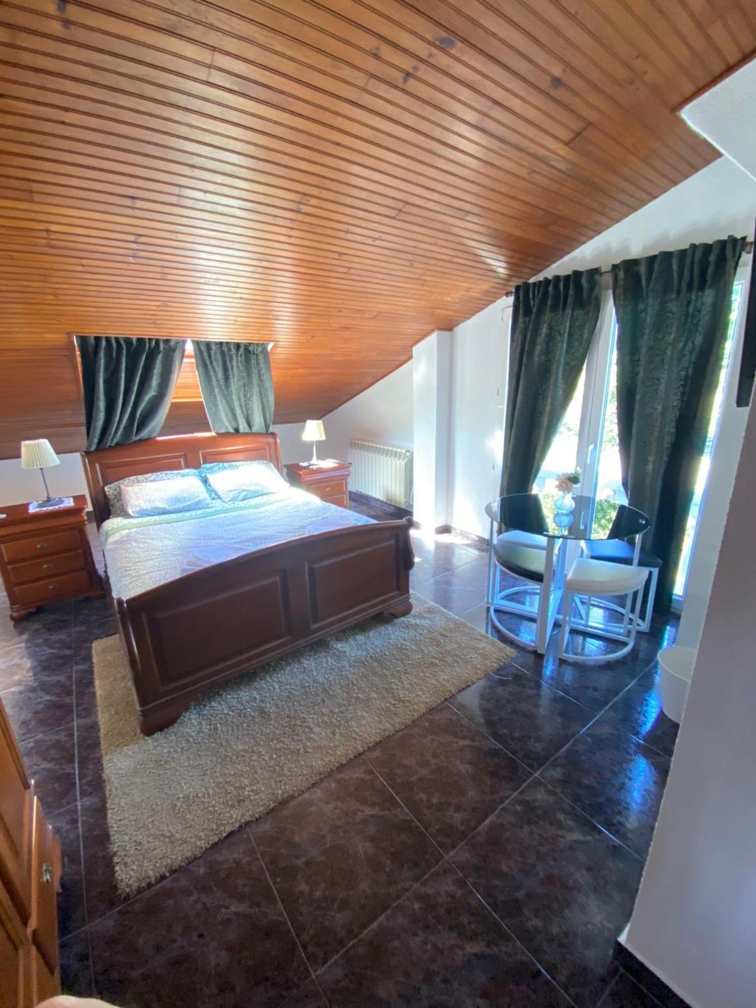 Jmca Hotel กาสโตร-อูร์เดียเลส ภายนอก รูปภาพ