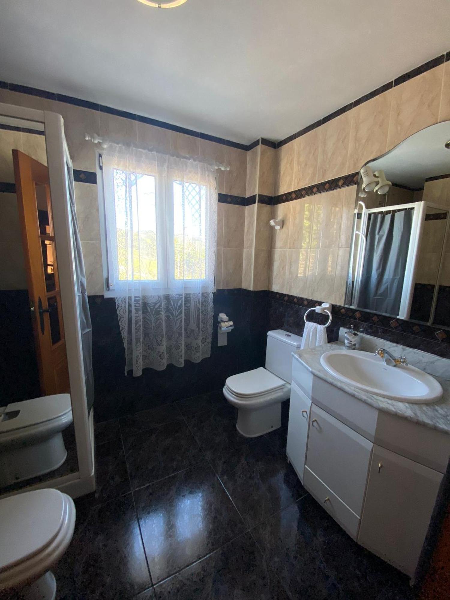 Jmca Hotel กาสโตร-อูร์เดียเลส ภายนอก รูปภาพ